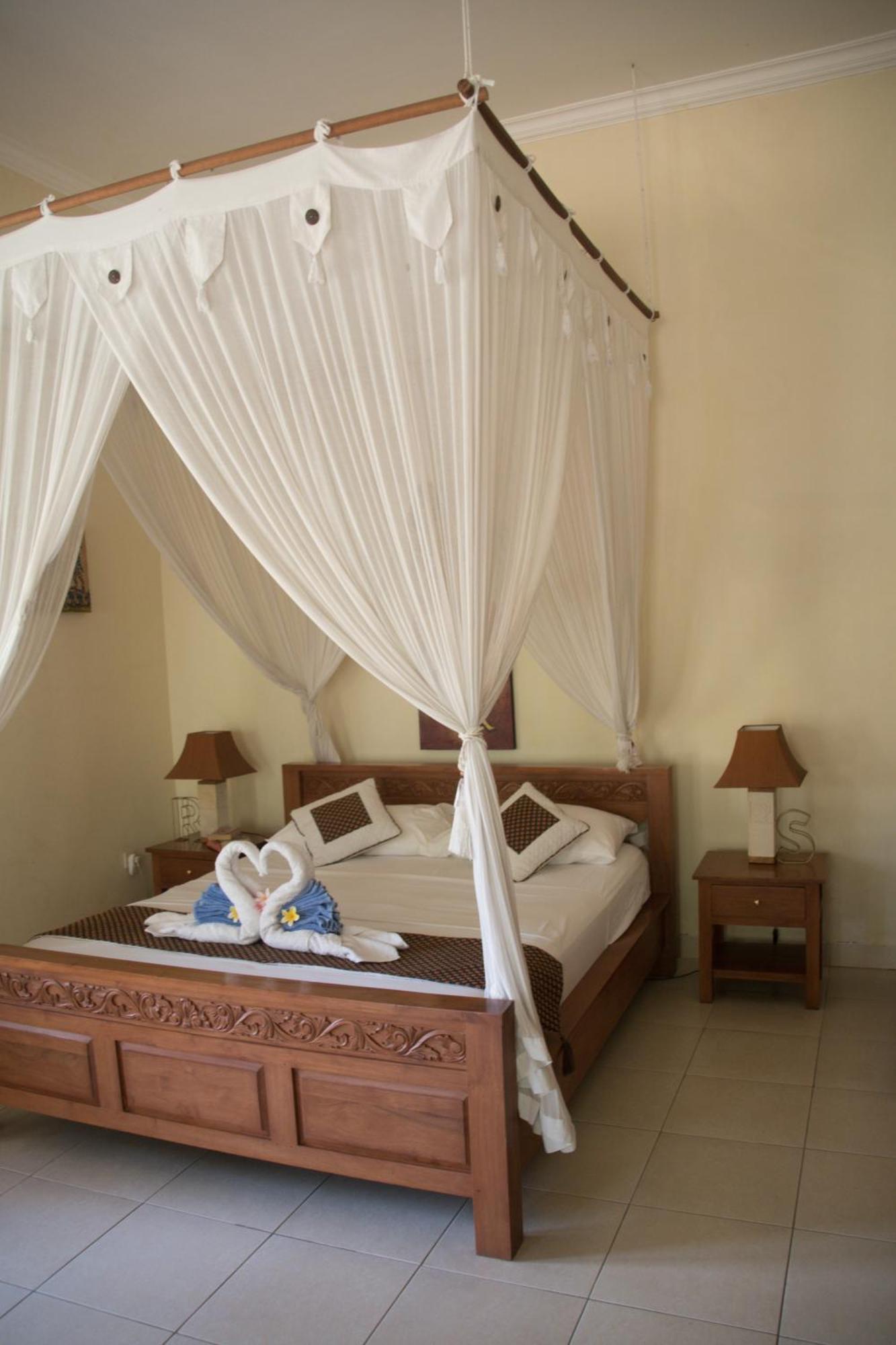 Guesthouse Rumah Senang Kalibaru Esterno foto