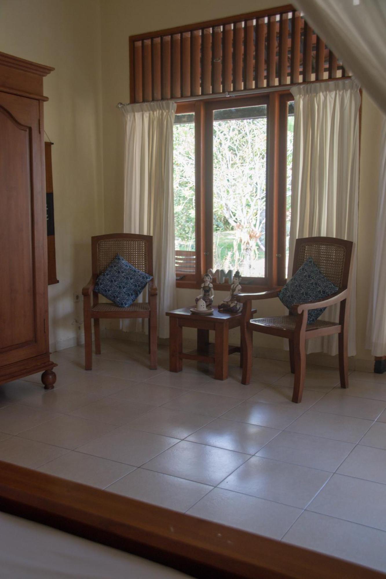 Guesthouse Rumah Senang Kalibaru Esterno foto
