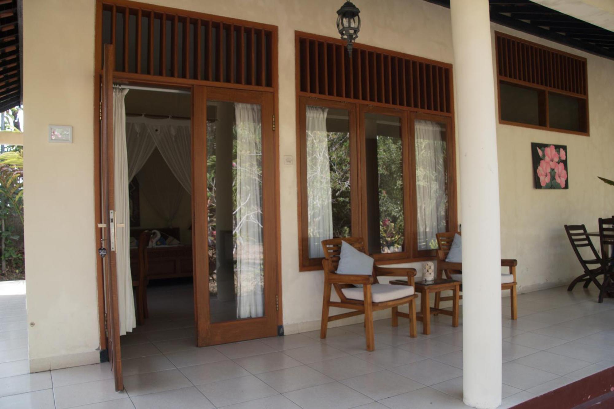 Guesthouse Rumah Senang Kalibaru Esterno foto