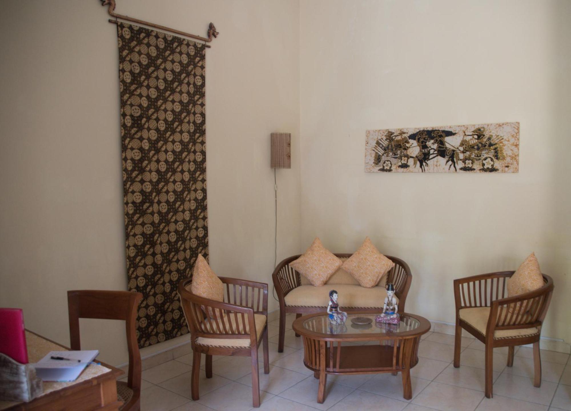 Guesthouse Rumah Senang Kalibaru Esterno foto