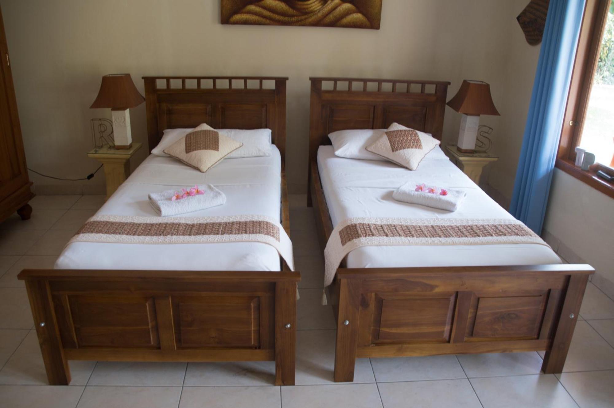 Guesthouse Rumah Senang Kalibaru Esterno foto