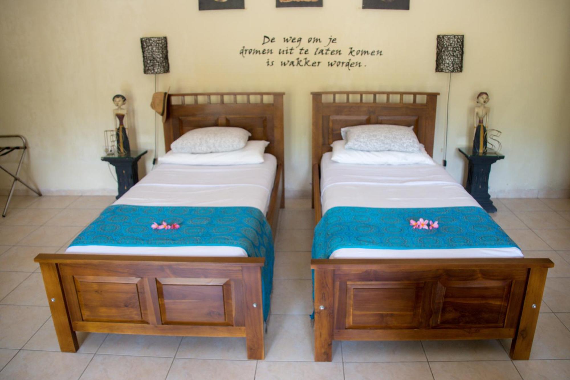 Guesthouse Rumah Senang Kalibaru Esterno foto