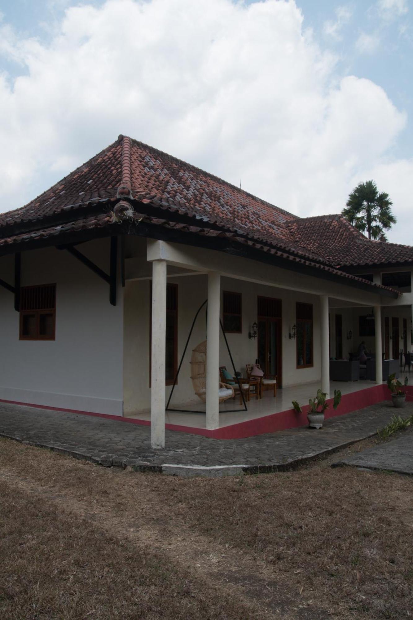 Guesthouse Rumah Senang Kalibaru Esterno foto