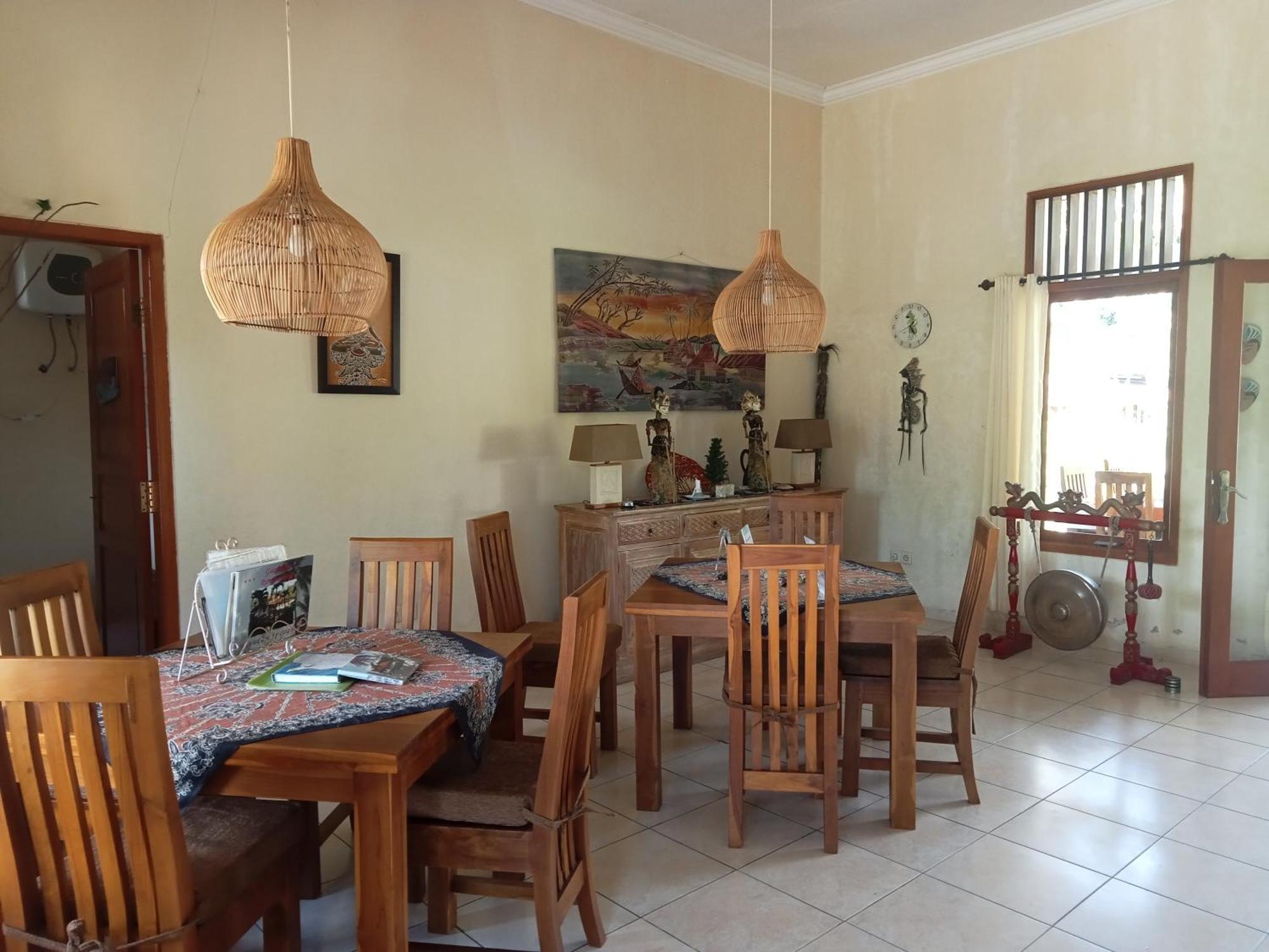 Guesthouse Rumah Senang Kalibaru Esterno foto