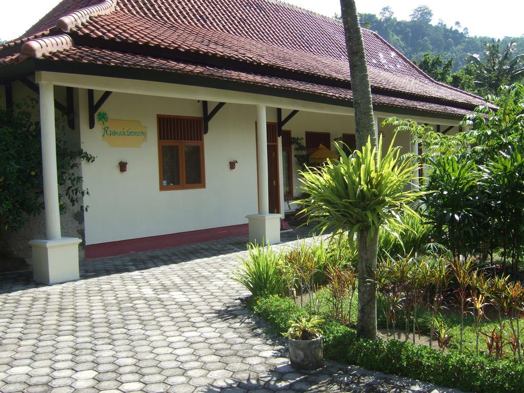 Guesthouse Rumah Senang Kalibaru Esterno foto