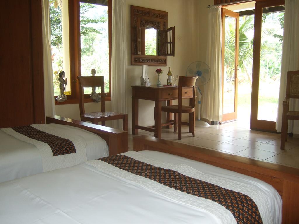 Guesthouse Rumah Senang Kalibaru Esterno foto