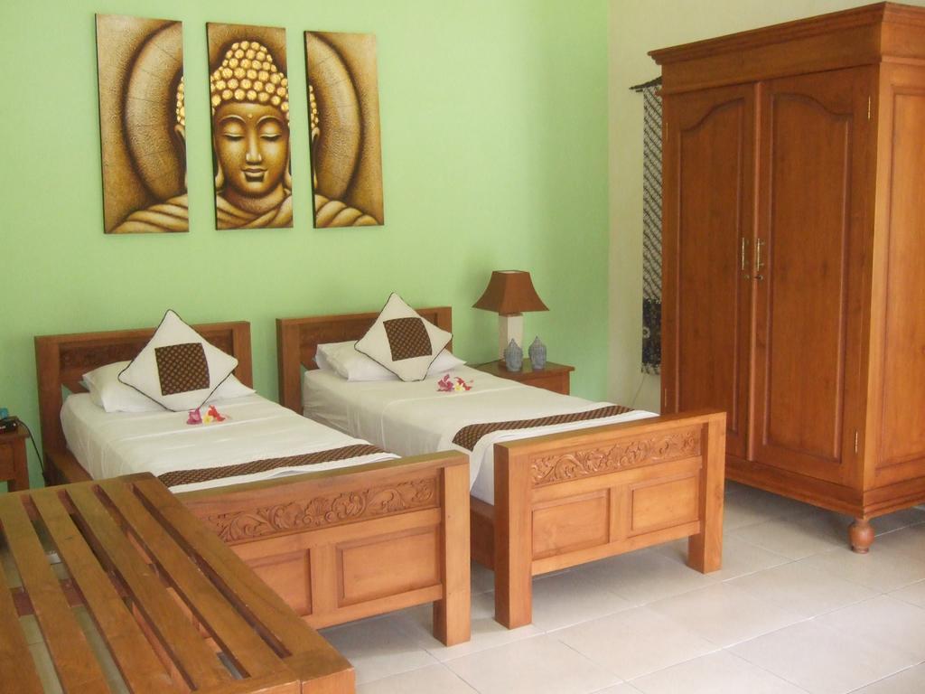 Guesthouse Rumah Senang Kalibaru Esterno foto