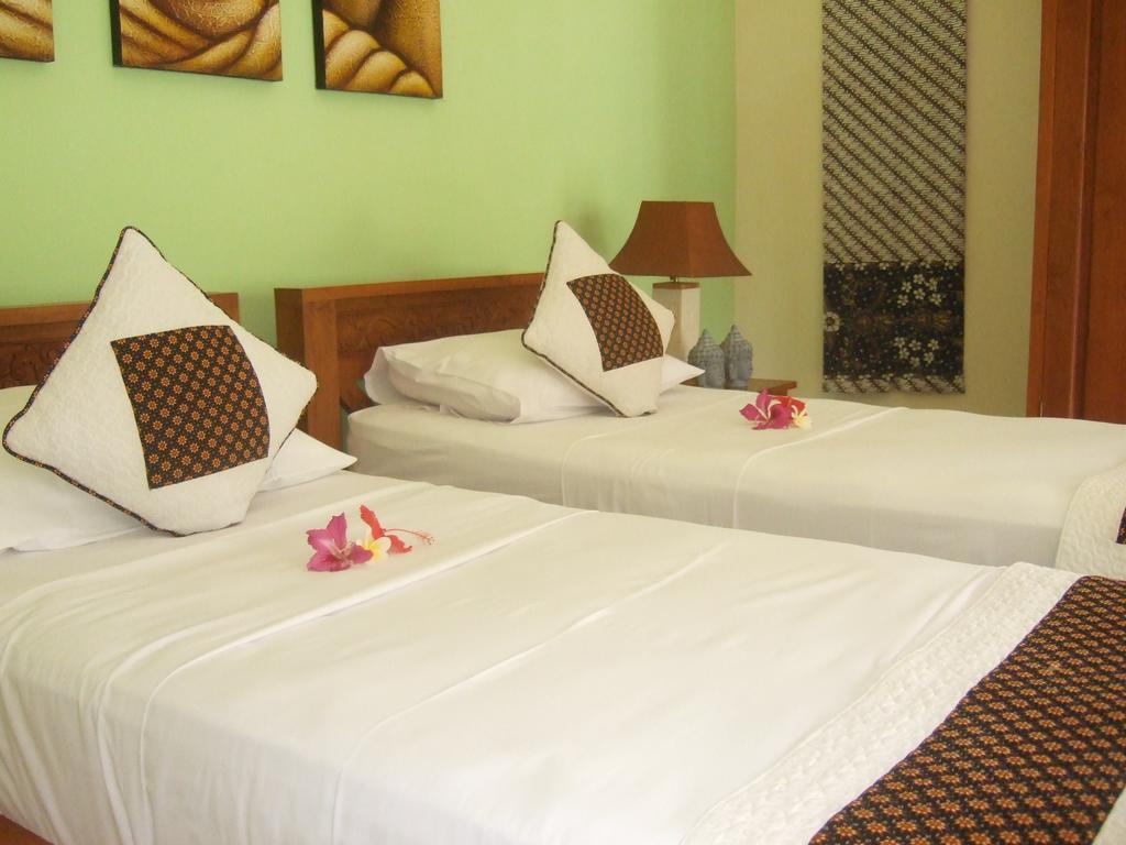 Guesthouse Rumah Senang Kalibaru Esterno foto