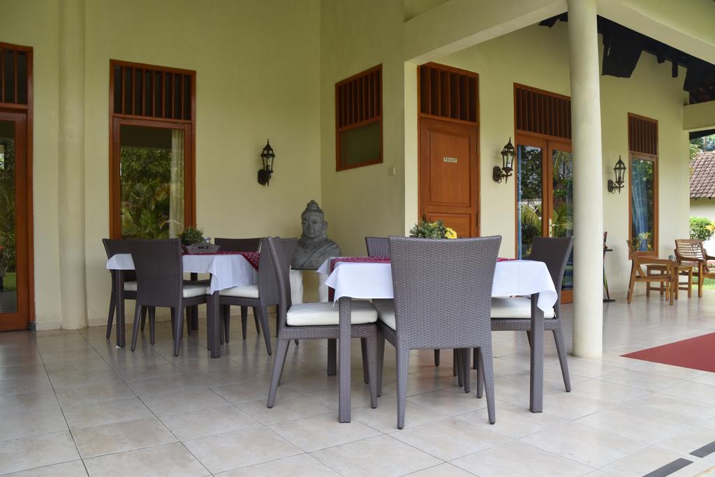Guesthouse Rumah Senang Kalibaru Esterno foto
