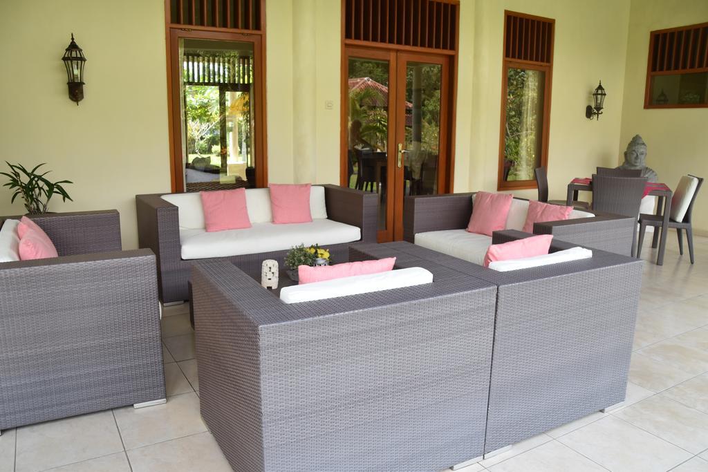 Guesthouse Rumah Senang Kalibaru Esterno foto